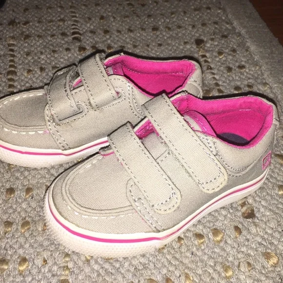 Little girls sperry shoes- size 5 - Picture 2 of 3